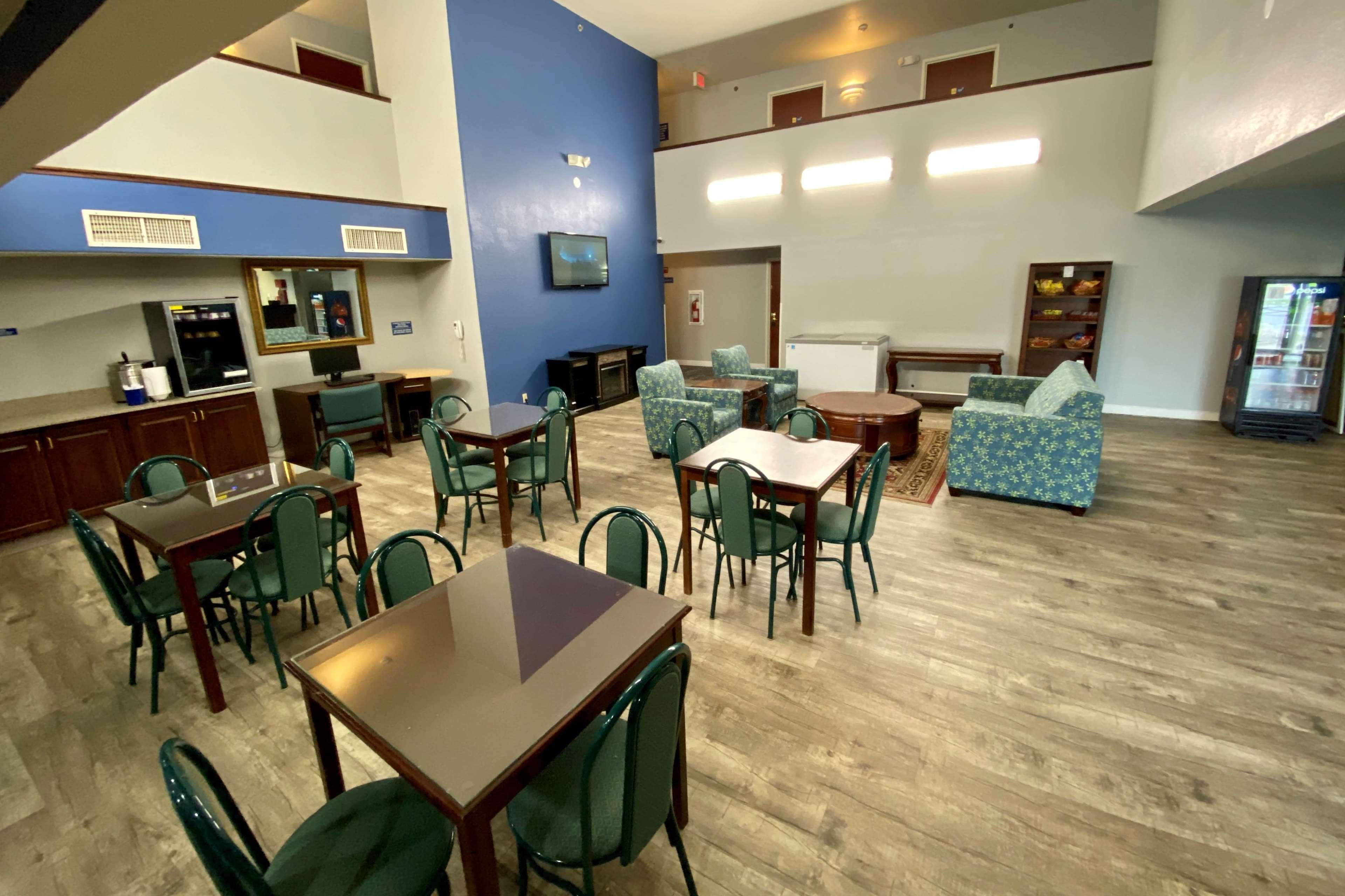 Hotel Baymont By Wyndham Swanton Esterno foto
